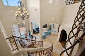 Luxury Tuscan Villa Near Old Town